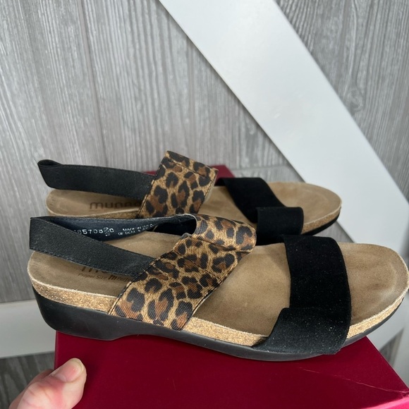 S74. Munro Pisces Women's Leopard Print Stretch Sandals 6.5WW - Picture 5 of 10